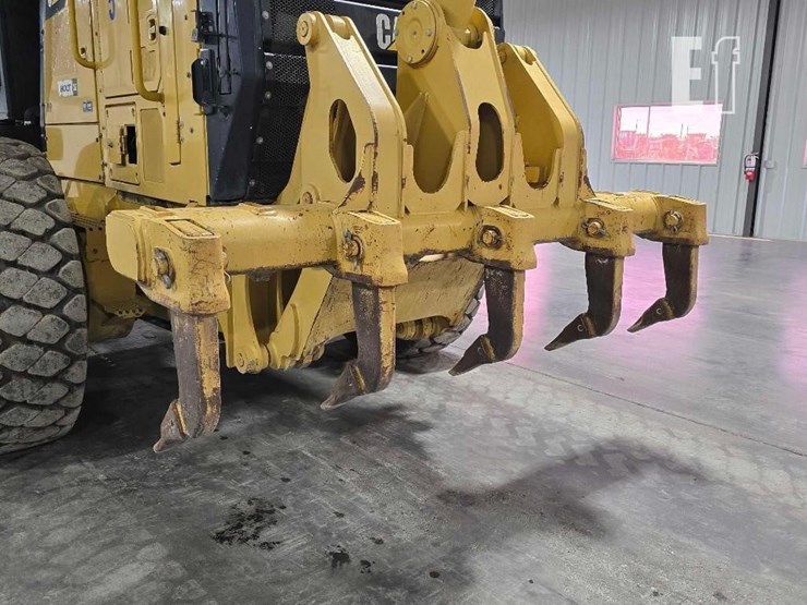 2011-caterpillar-140m2-image-13