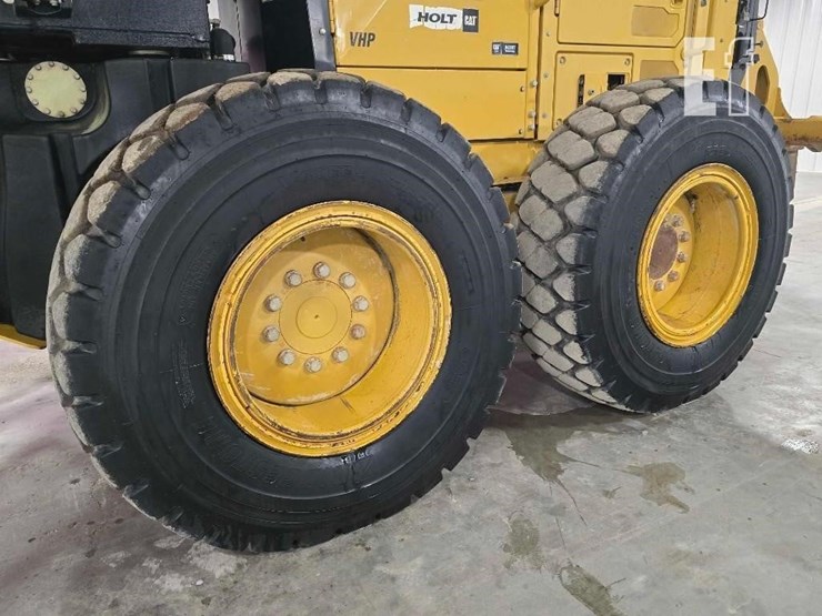 2011-caterpillar-140m2-image-26