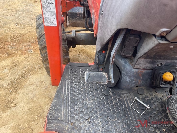 kubota-l35-loader-backhoe-image-21
