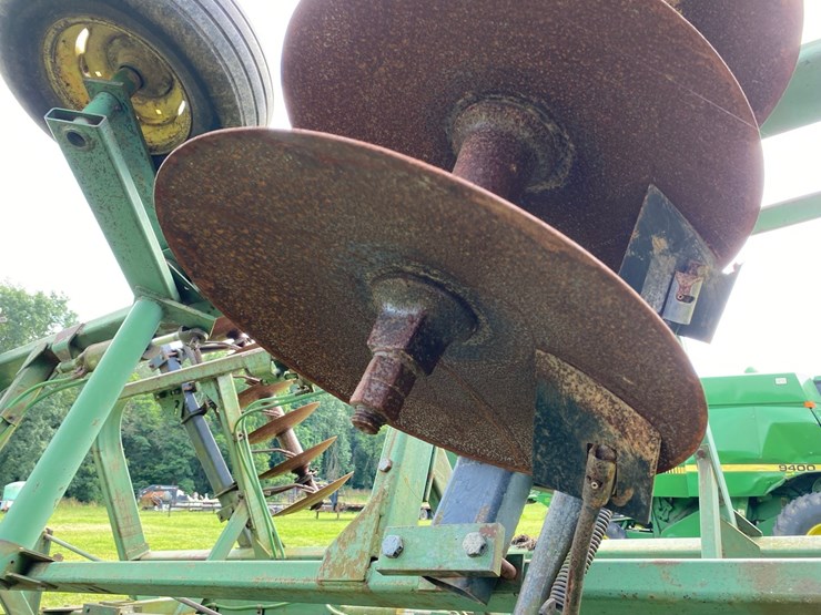 john-deere-230-image-18