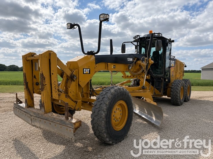 2017-caterpillar-120m2-image-1
