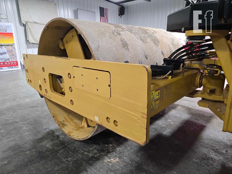 2016-caterpillar-cs56b-image-12