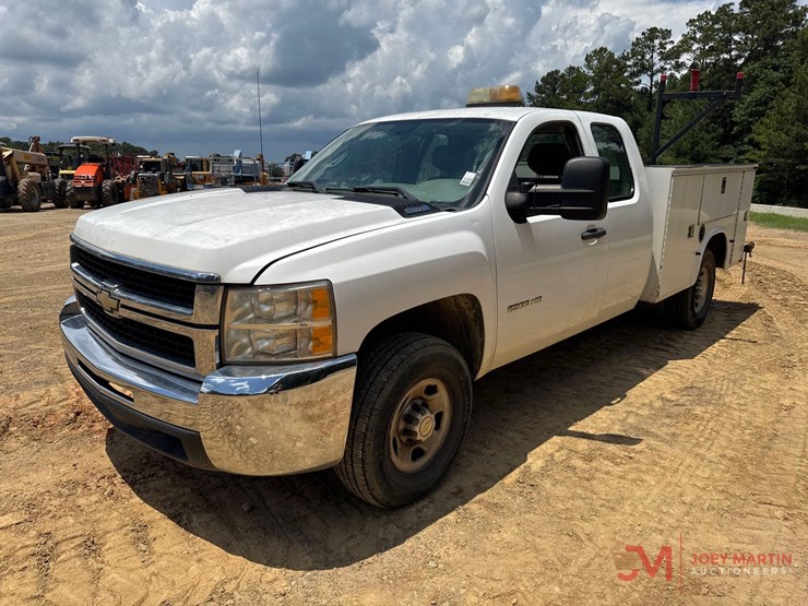 2010-chevrolet-2500-hd-service-truck-image-4