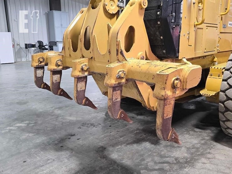 2011-caterpillar-140m2-image-14