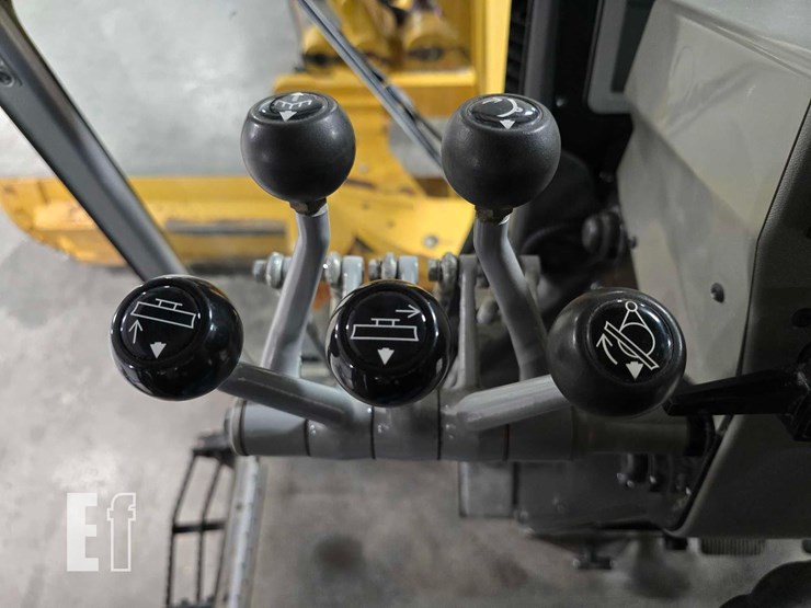 2022-caterpillar-140gc-image-19