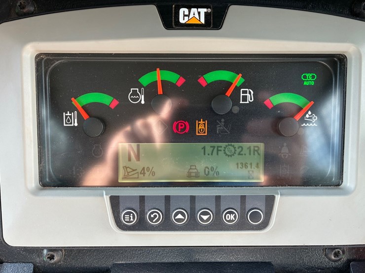 2014-caterpillar-d3k2-lgp-image-14