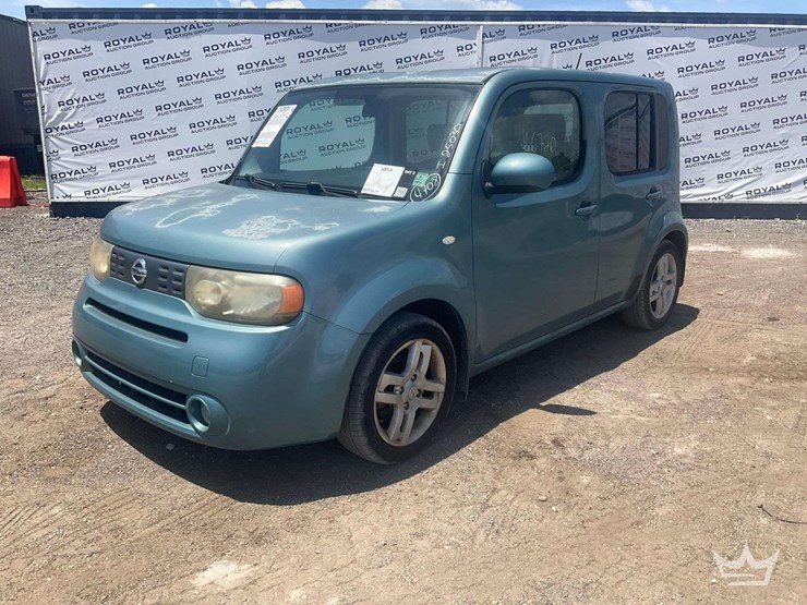 2010-nissan-cube-image-1