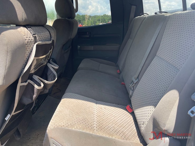 2010-toyota-tundra-sr5-image-27