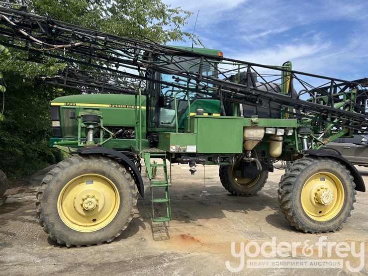 2000-john-deere-4700-image-1