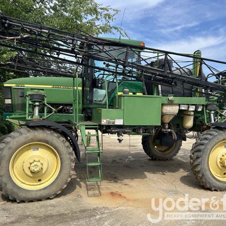 2000 JOHN DEERE 4700