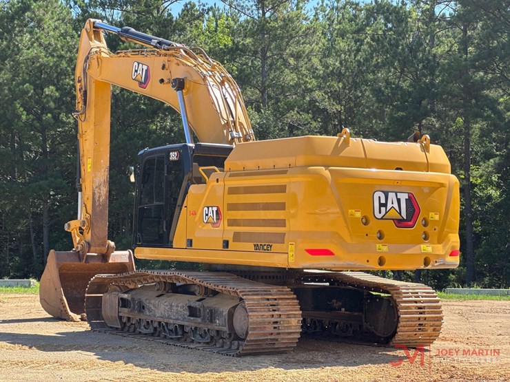 2024-caterpillar-352-image-1
