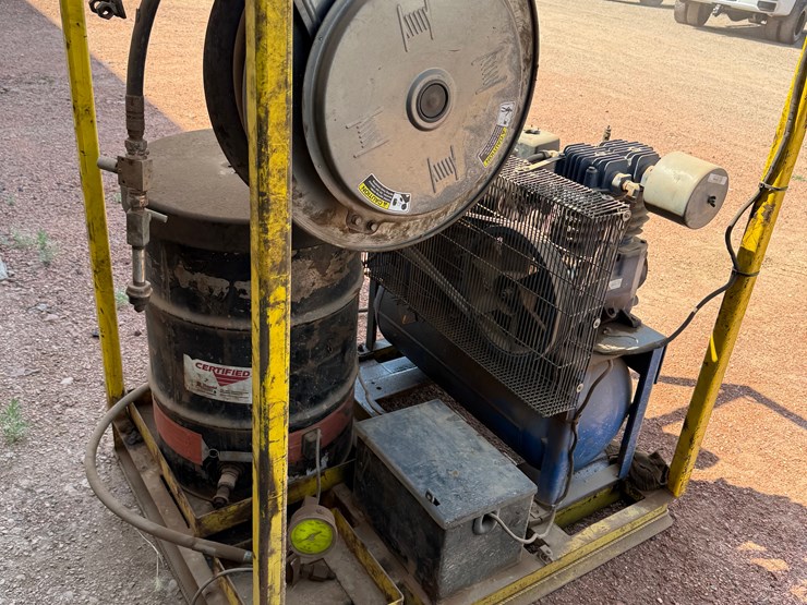 4.6’-x-4.6’-quincy-mod-g213h30hcb-compressor-skidded-w/-(1)-bbl-of-certified-grease-image-4