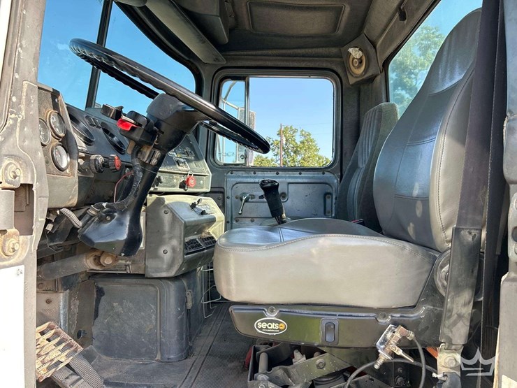 1994-mack-dm690s-image-13