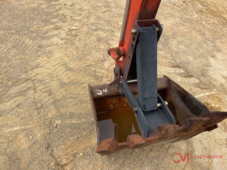 kubota-l35-loader-backhoe-image-13