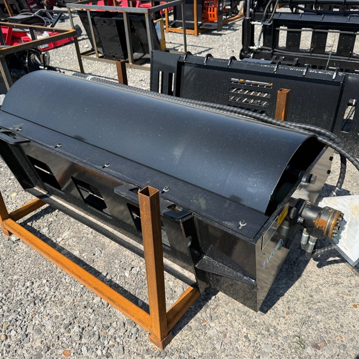 #2027 • Unused Future VR59 60" Skid Steer Vibratory Roller DYLUJ260505 INV#49444