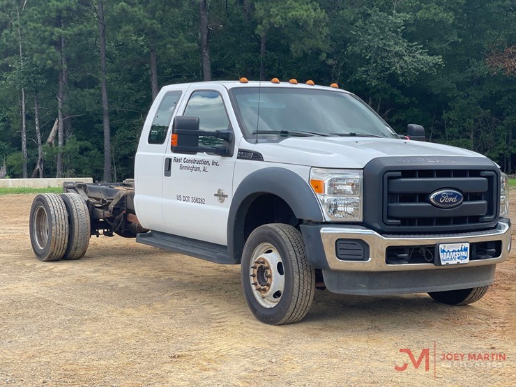 2016-ford-f-550-xl-super-duty-cab-&-chassis-truck-image-1