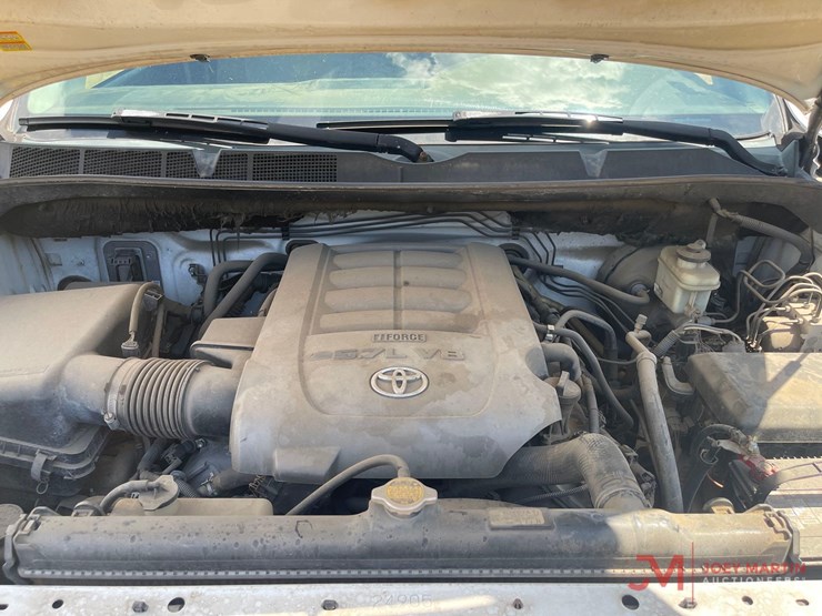 2010-toyota-tundra-sr5-image-17
