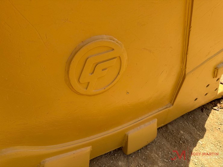 cf-72"-tooth-bucket-excavator-attachment-image-6
