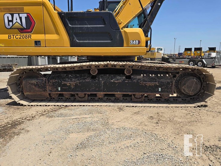 2024-caterpillar-340-image-35