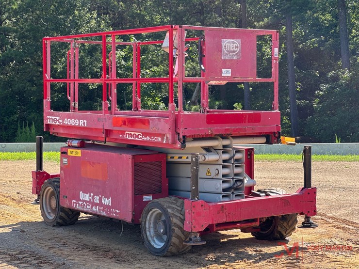 2015-mec-4069rt-rough-terrain-scissor-lift-image-1