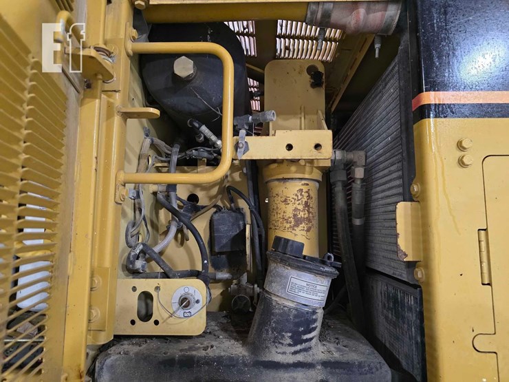 2004-caterpillar-120h-image-22