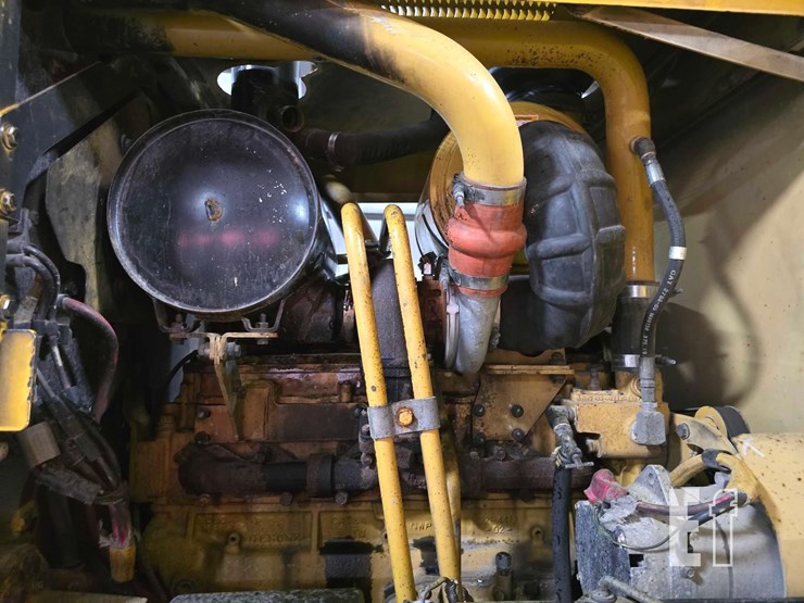 2004-caterpillar-120h-image-31