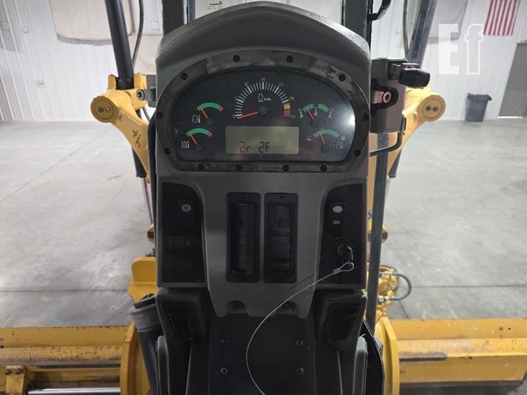 2011-caterpillar-140m2-image-16