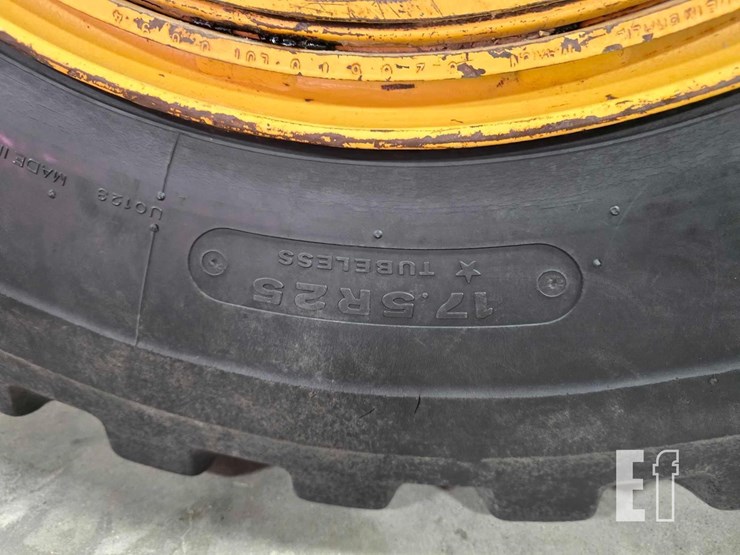 2010-caterpillar-120m-image-32