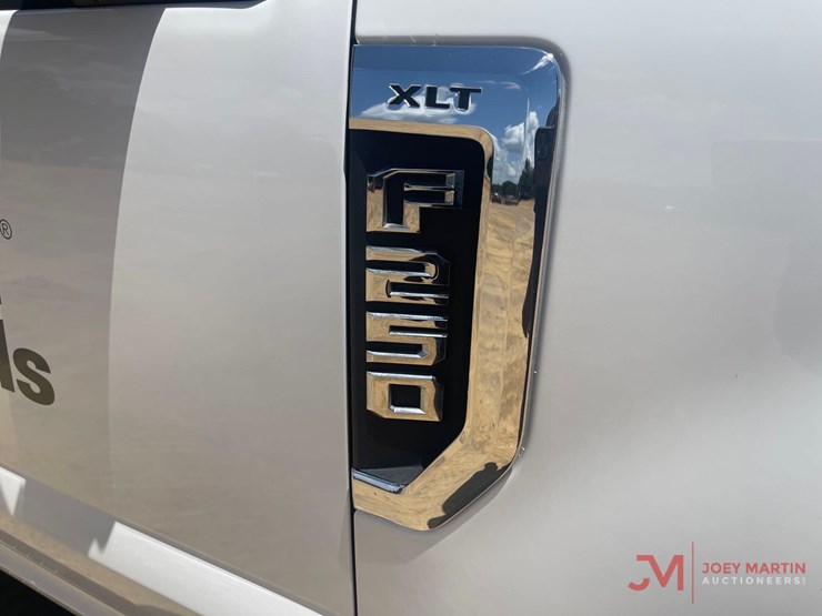 2017-ford-f-250-xlt-super-duty-pickup-truck-image-16