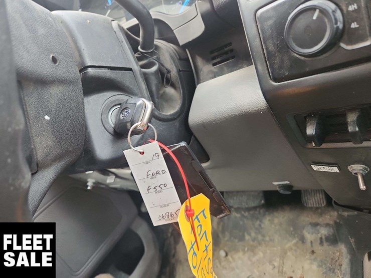 2019-ford-f550-image-25