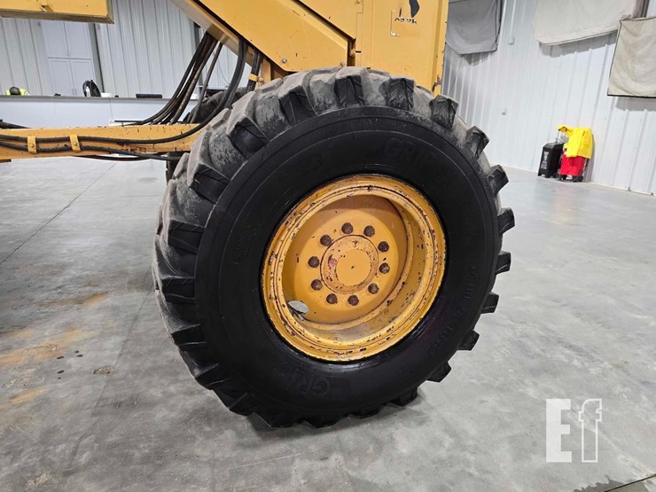 2001-caterpillar-140h-image-32