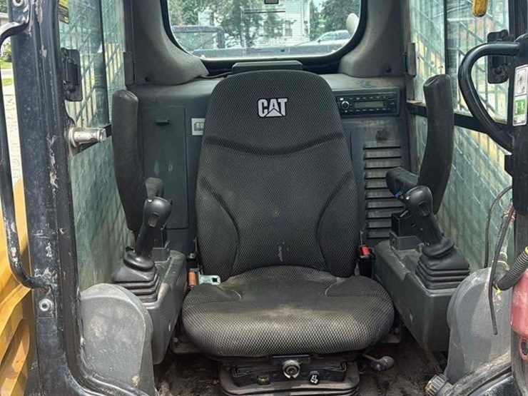 2021-caterpillar-236d3-image-22