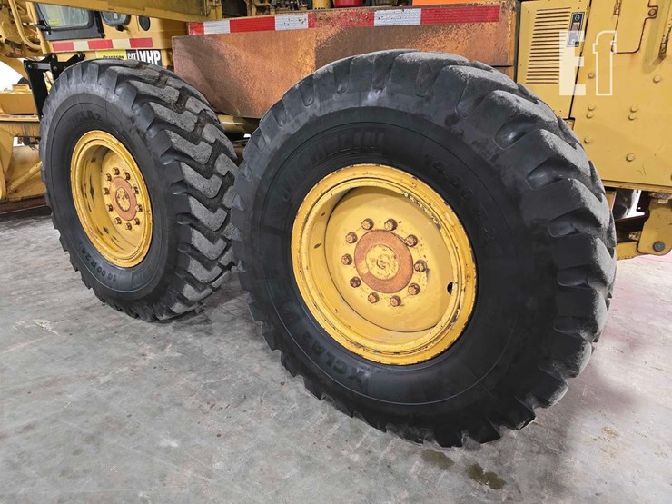 2005-caterpillar-143h-image-30