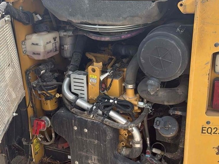 2021-caterpillar-236d3-image-24