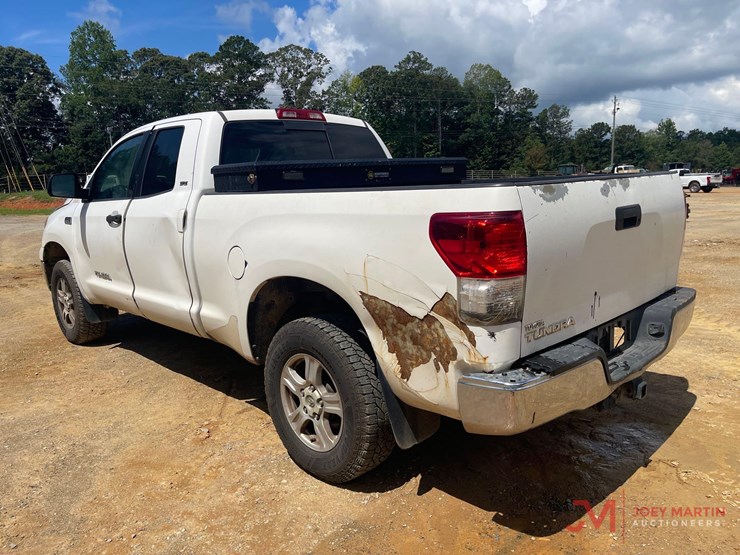 2010-toyota-tundra-sr5-image-4