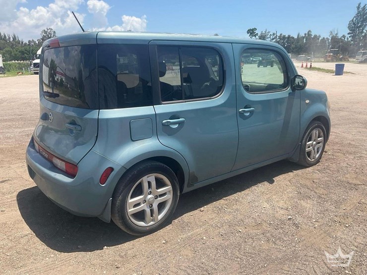 2010-nissan-cube-image-3