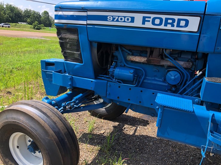 1977-ford-tractor-image-7