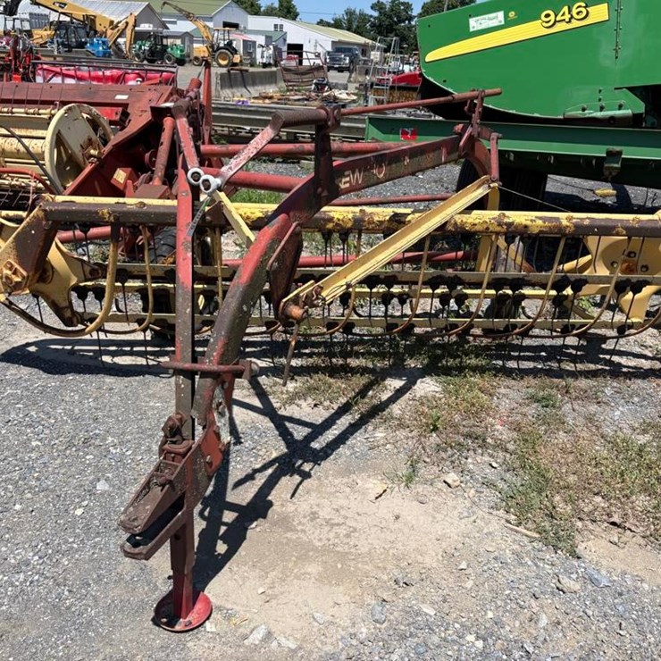 NEW HOLLAND 256