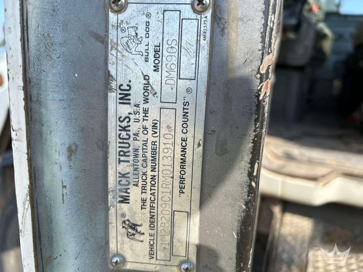 1994-mack-dm690s-image-5