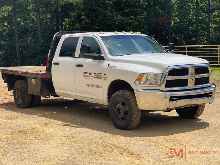2016-ram-3500-heavy-duty-flatbed-truck-image-1