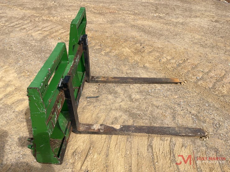 hla-42"-walk-through-forks-john-deere-coupler-image-2