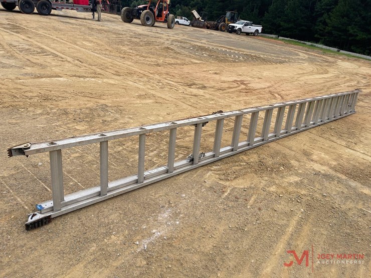 40'-aluminum-extension-ladder-image-2