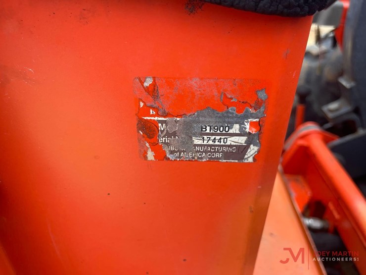 kubota-l35-loader-backhoe-image-24