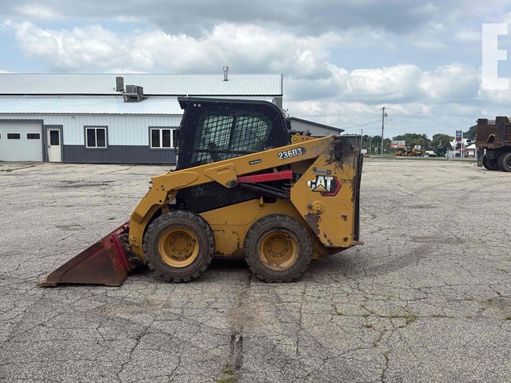 2021-caterpillar-236d3-image-2