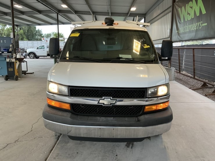 2013-chevrolet-express-3500-image-3