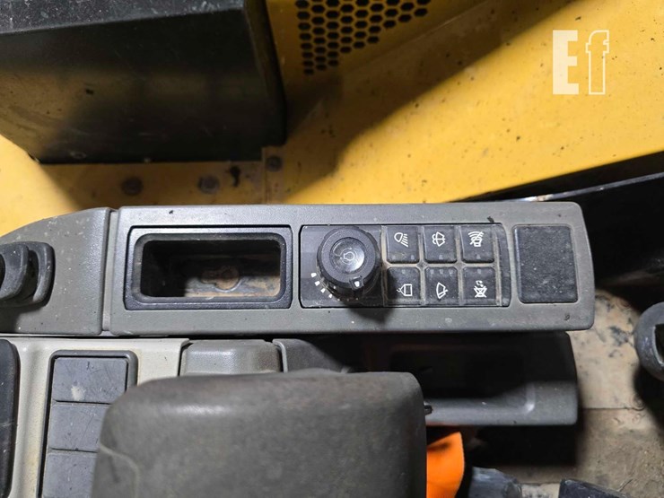 2021-caterpillar-306cr-image-22