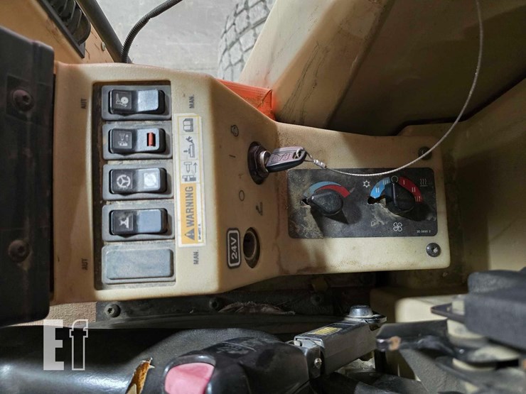 2006-caterpillar-143h-image-23