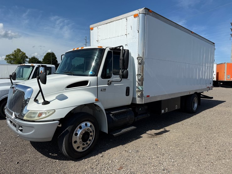 2003-international-durastar-4300-image-1