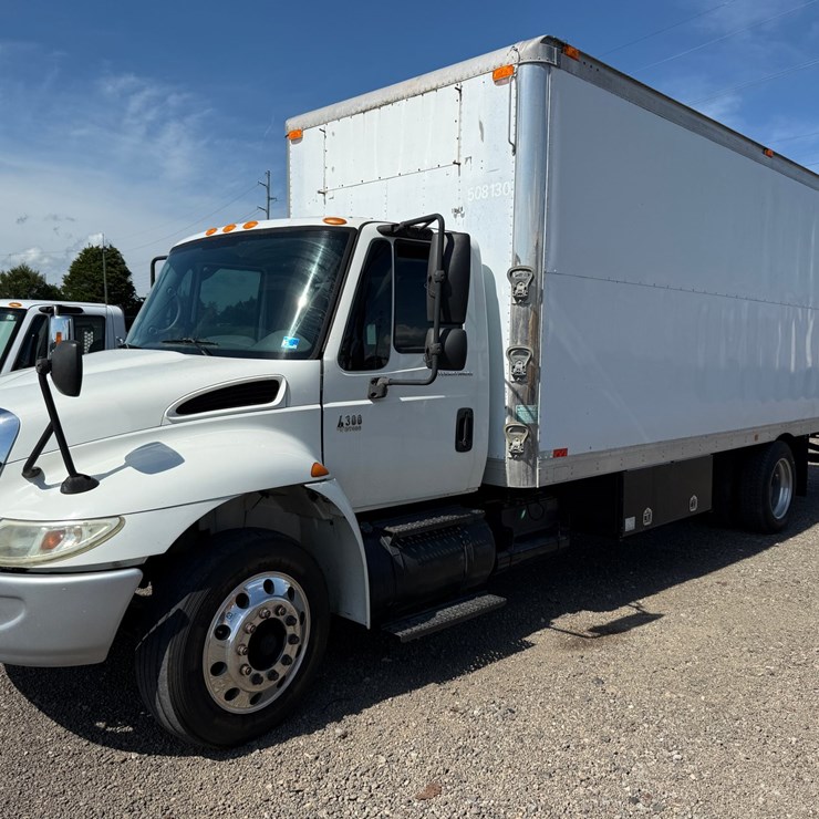 2003 INTERNATIONAL DURASTAR 4300