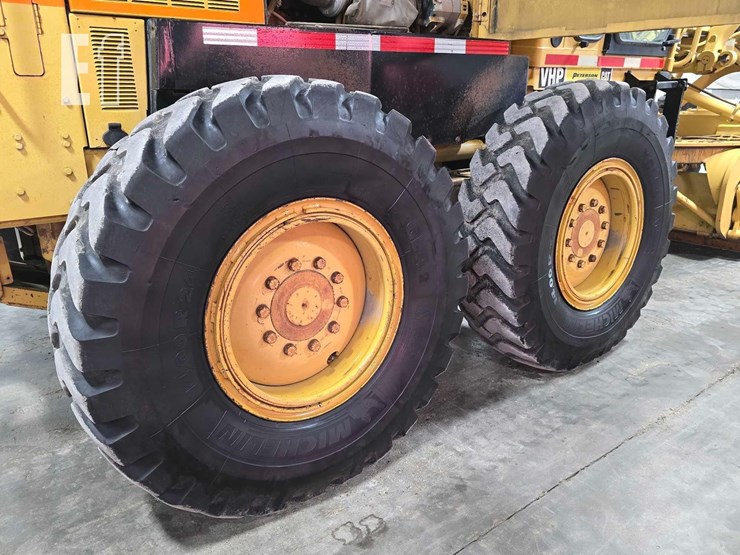 2005-caterpillar-143h-image-31